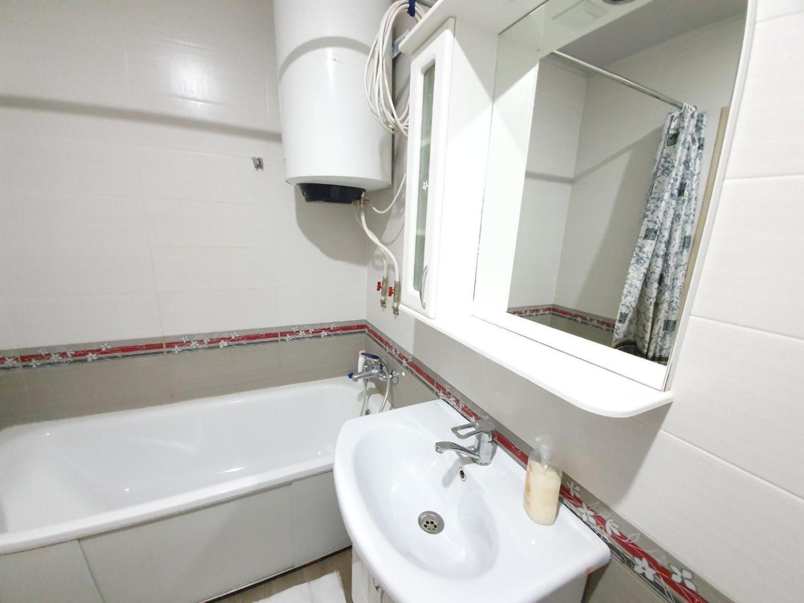 Tourist Home At Stefan Cel Mare With 2 Rooms Chisinau Exterior foto