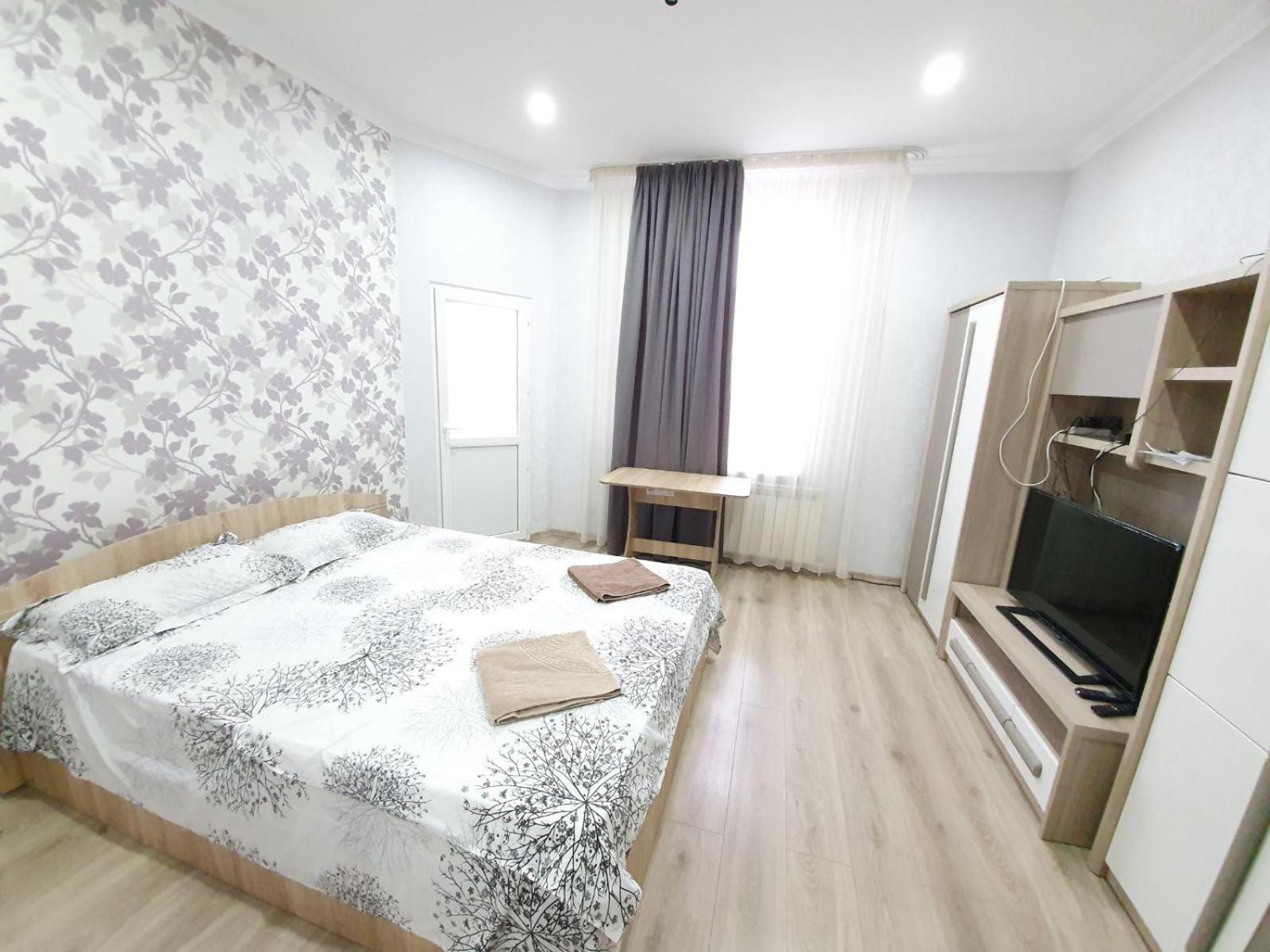 Tourist Home At Stefan Cel Mare With 2 Rooms Chisinau Exterior foto